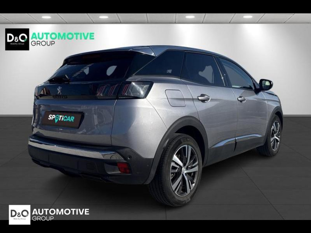 51814034-2.jpg
