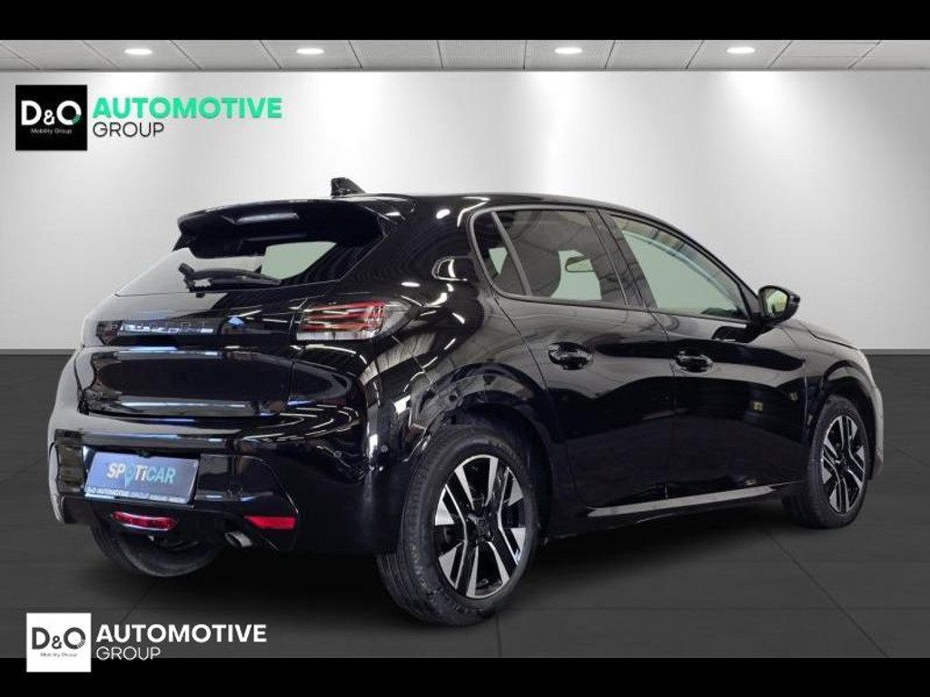 51919216-2.jpg
