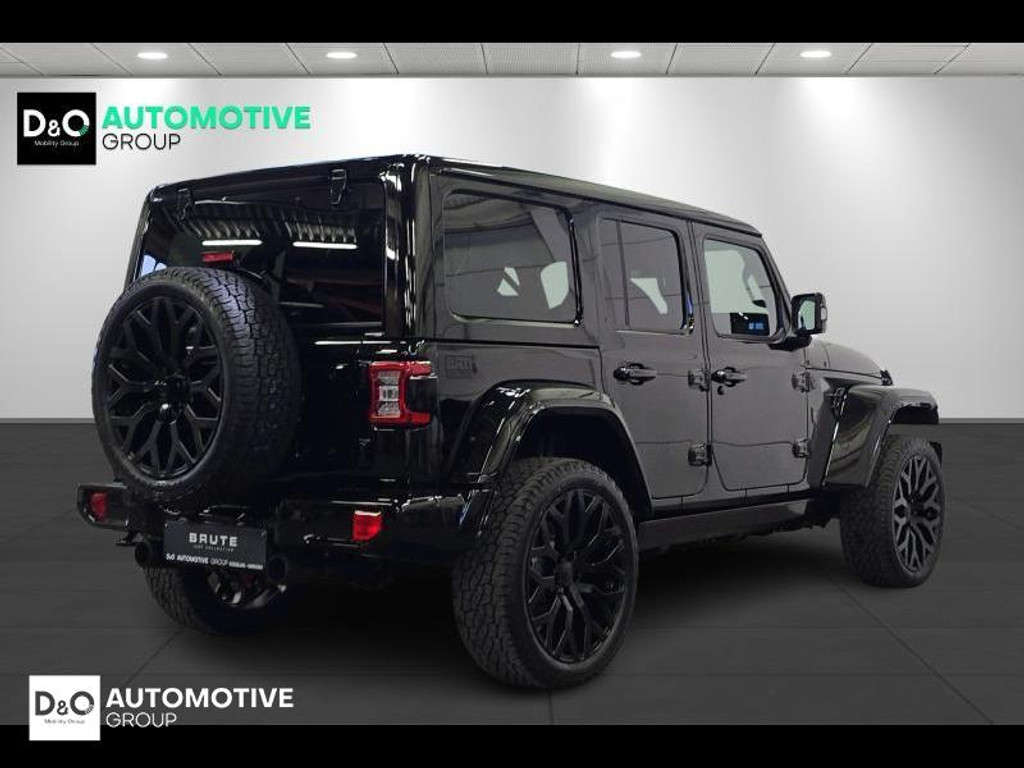 52063583-2.jpg