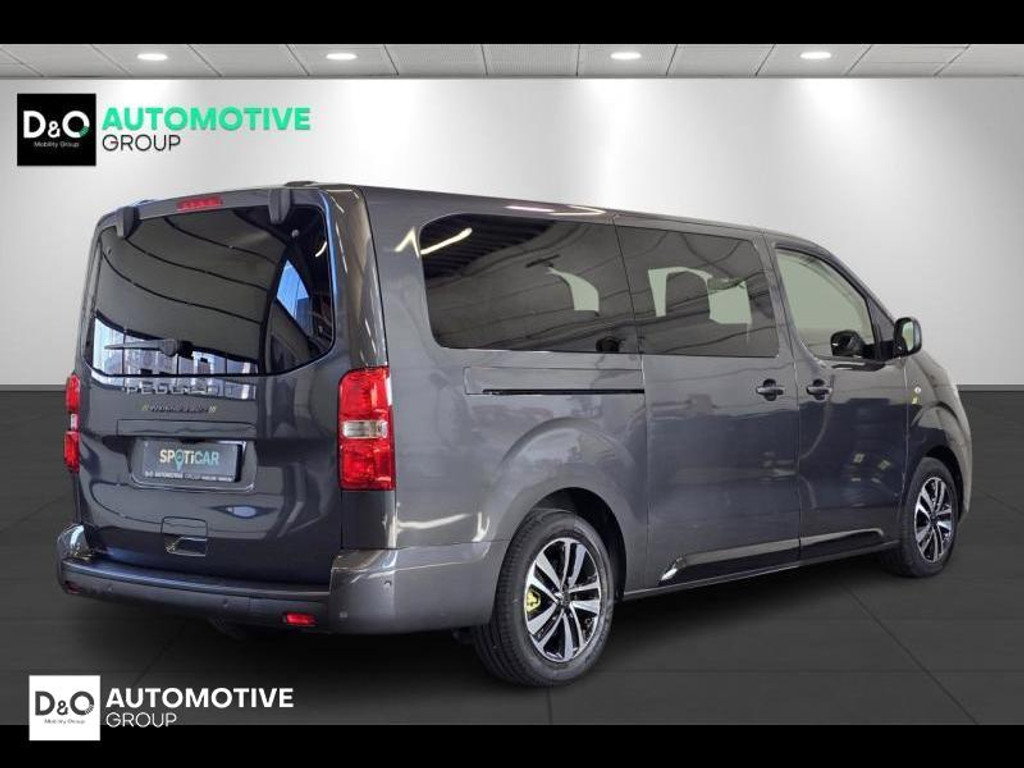 52187157-2.jpg