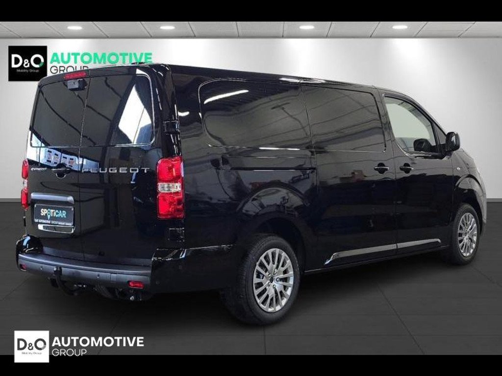 52216221-2.jpg