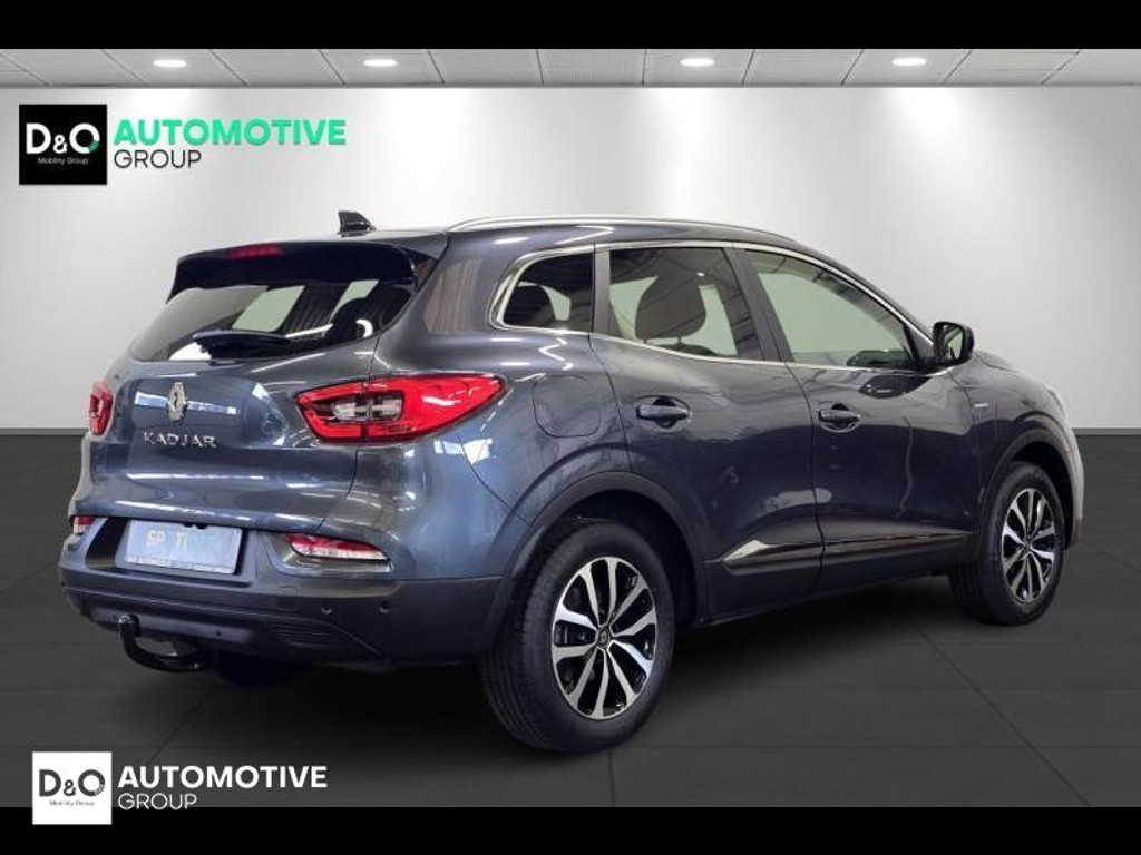 52450939-2.jpg
