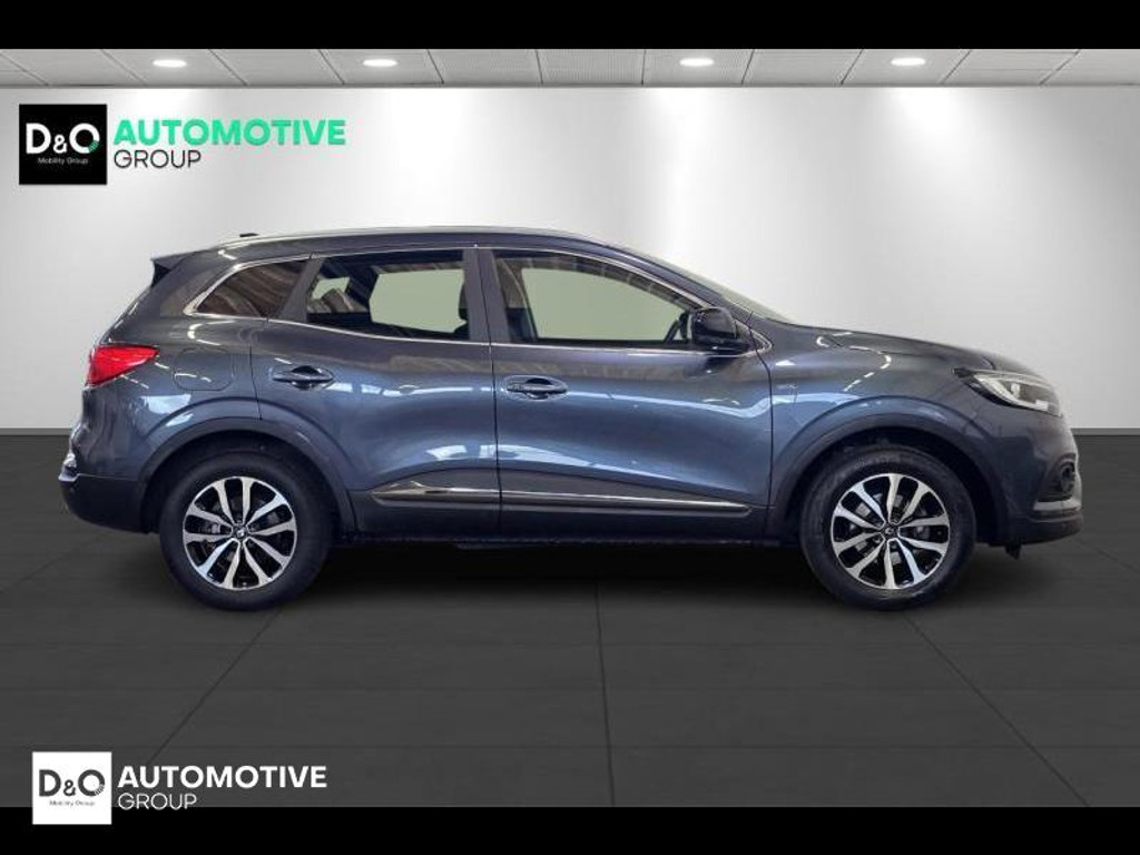 52450939-3.jpg