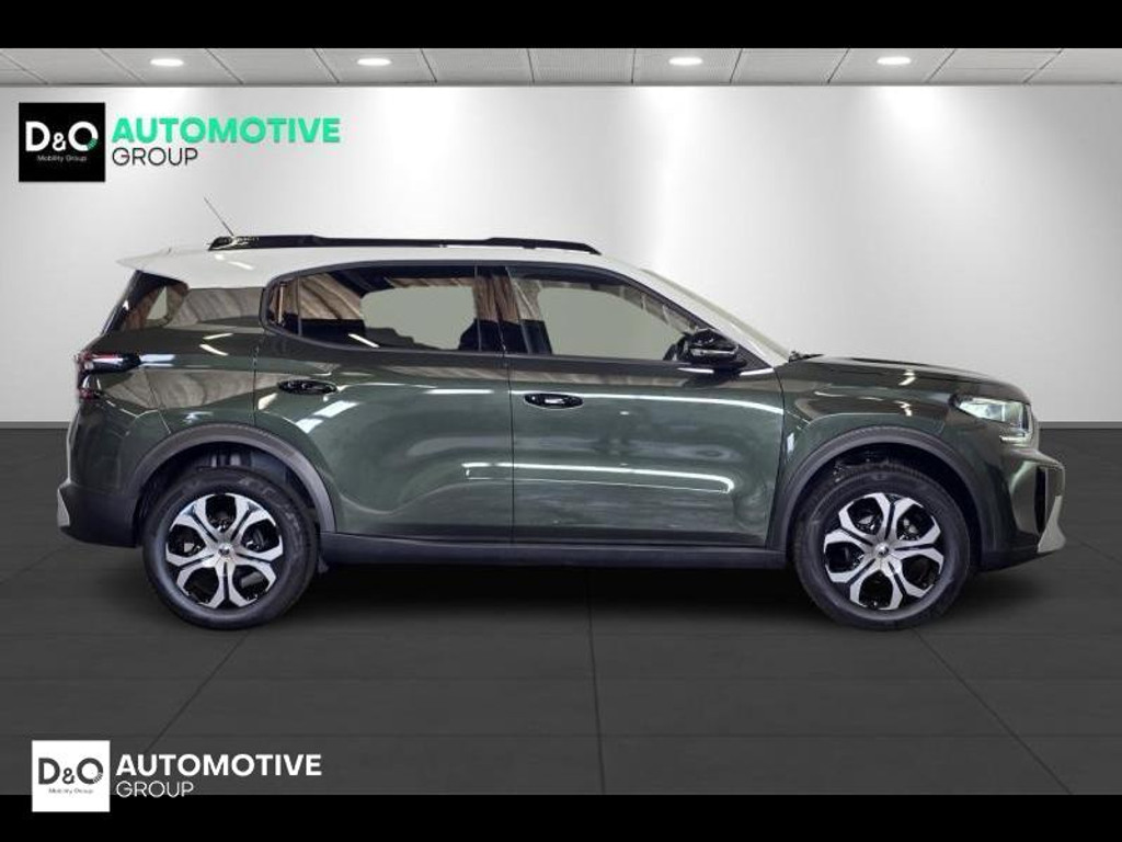 52897451-3.jpg