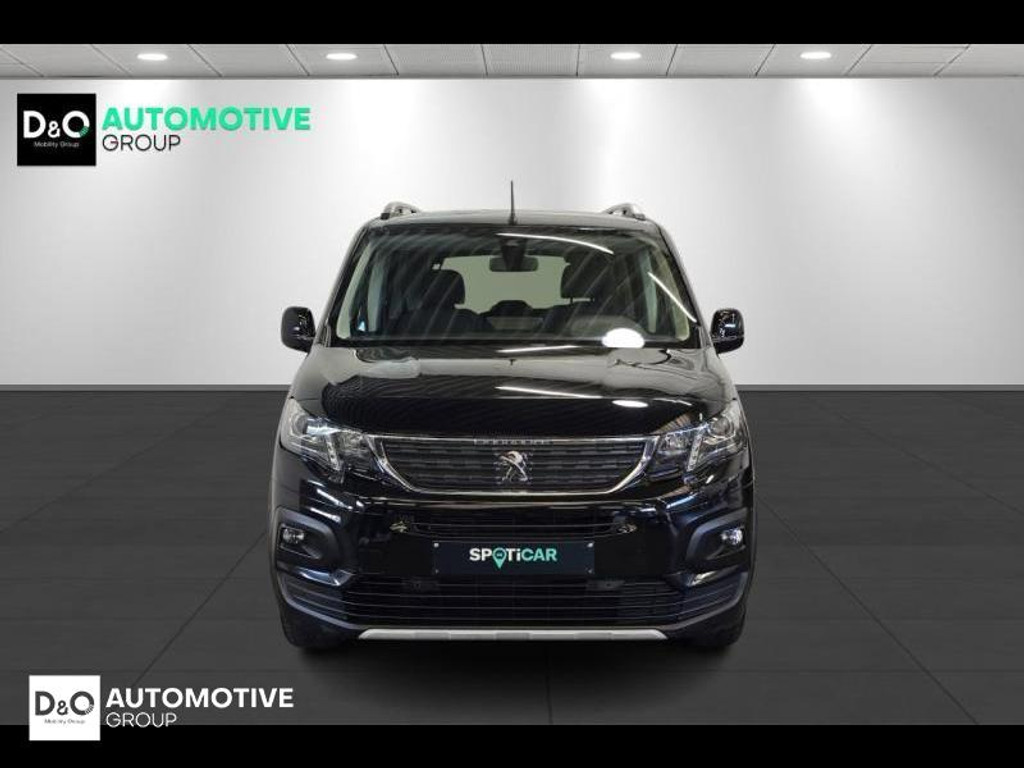 52993662-4.jpg