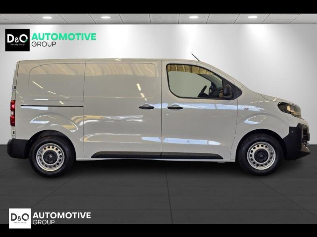 53615200-3.jpg