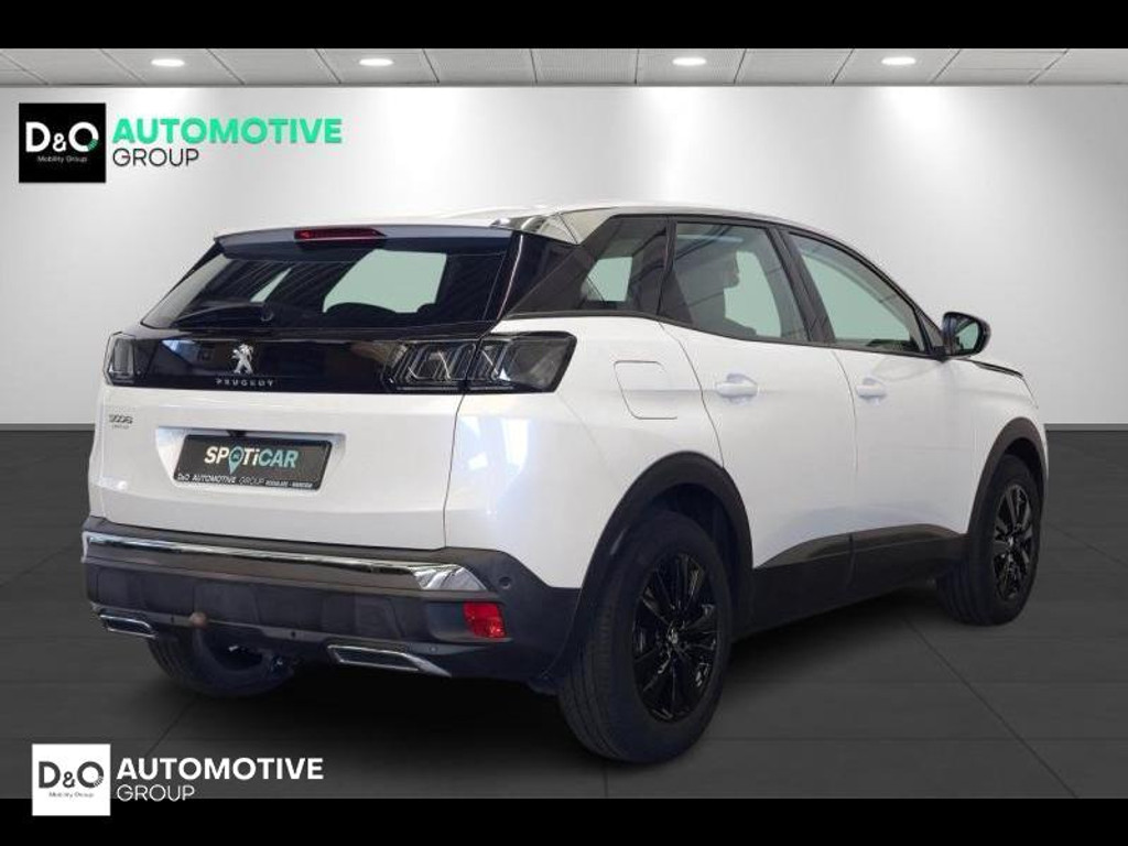 53651440-2.jpg