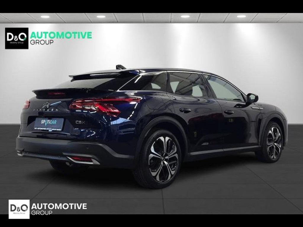 53748849-2.jpg