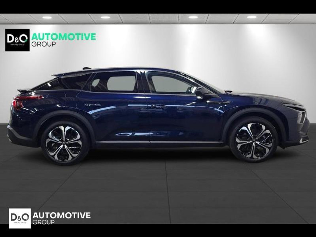 53748849-3.jpg