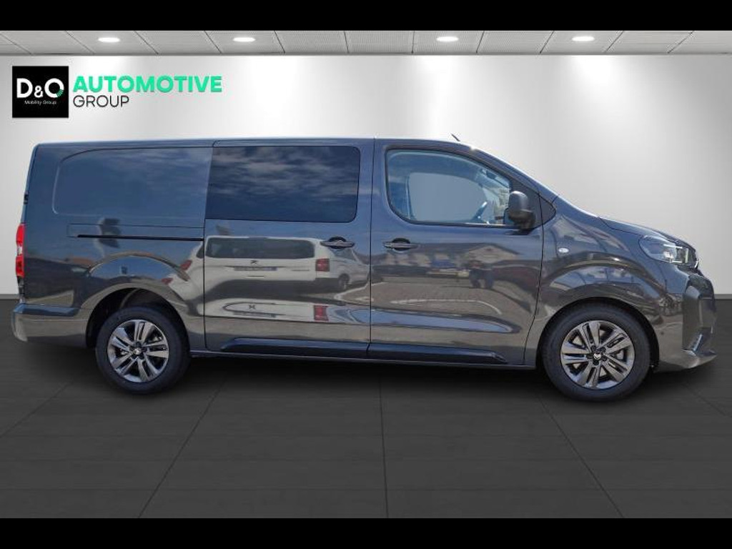 54612888-4.jpg