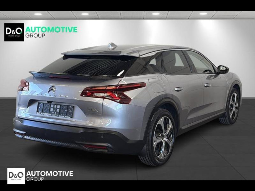55927952-2.jpg
