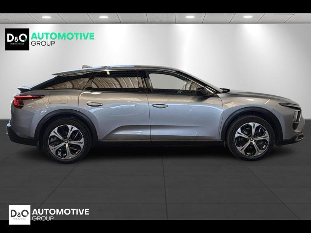 55927952-3.jpg