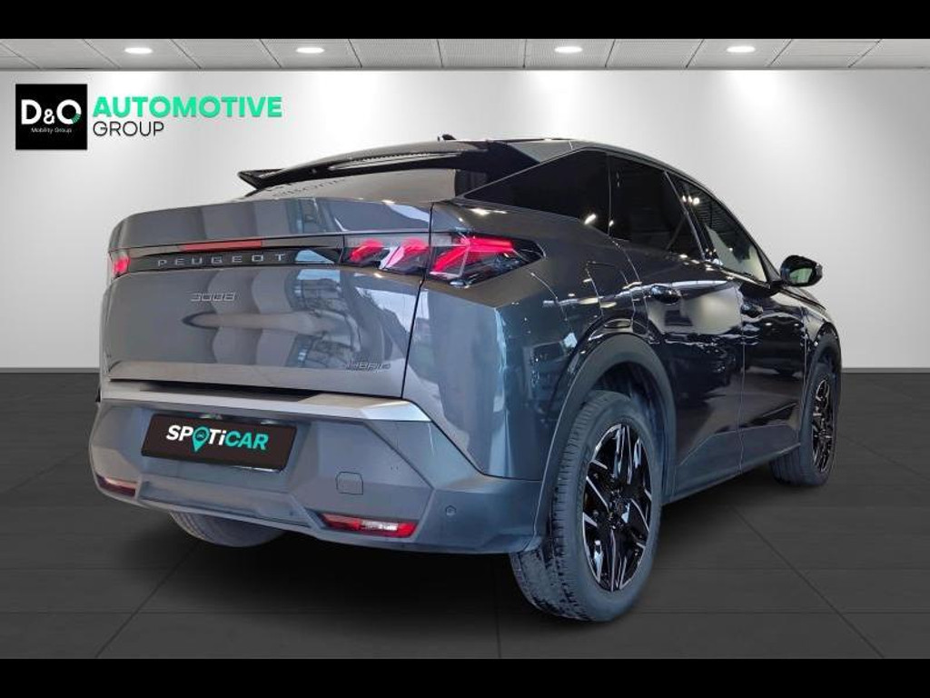 56120311-2.jpg