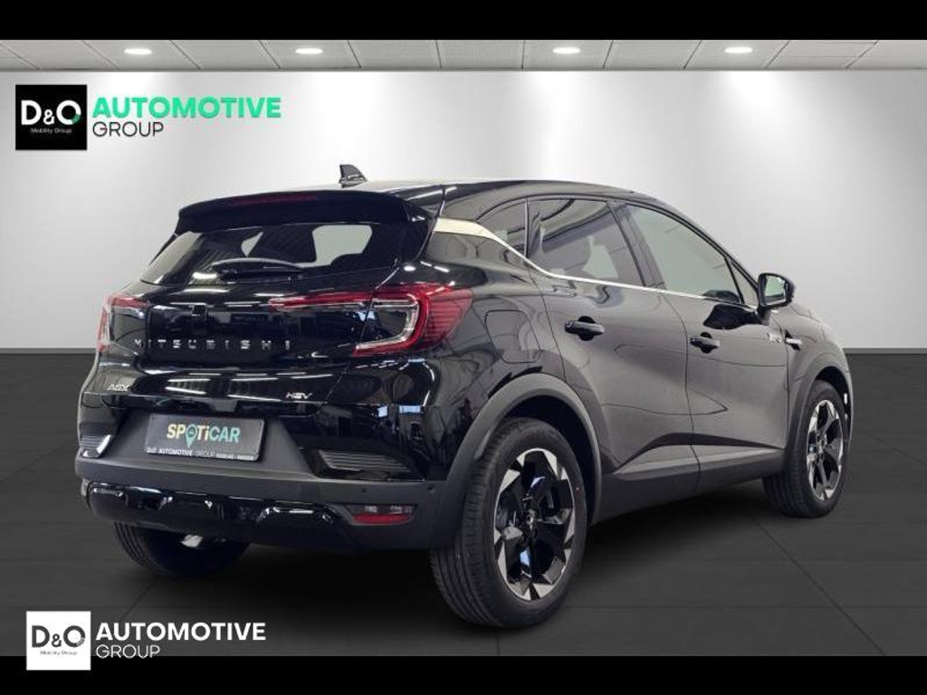 56156438-2.jpg
