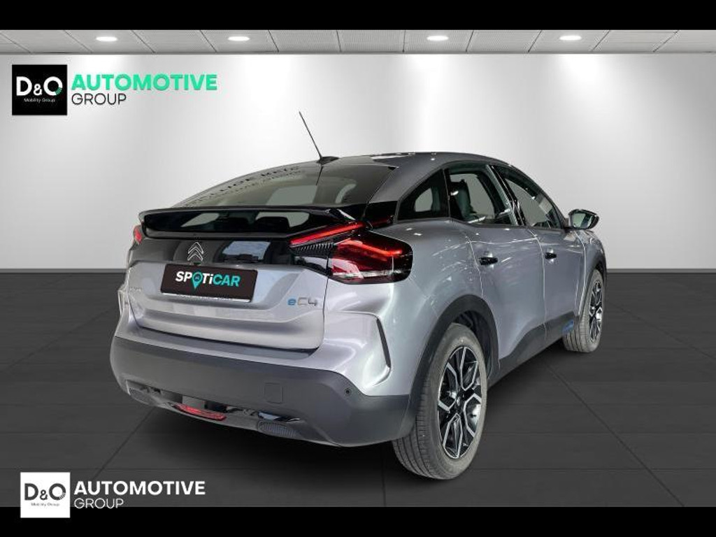 56332079-2.jpg