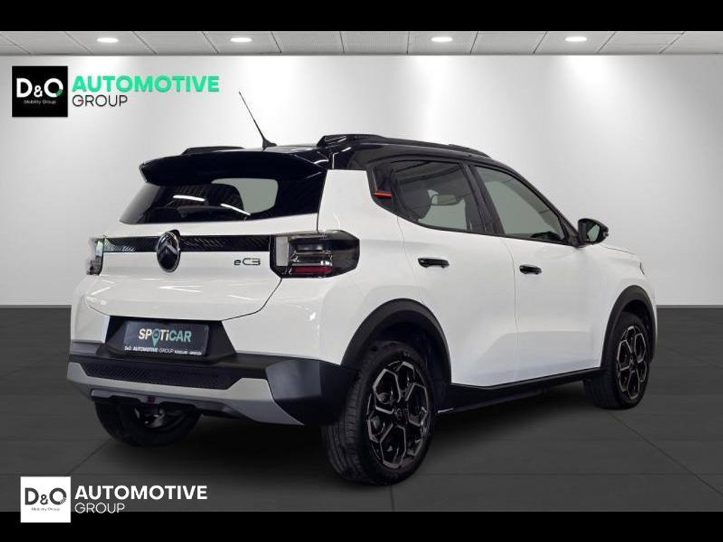 56480691-2.jpg