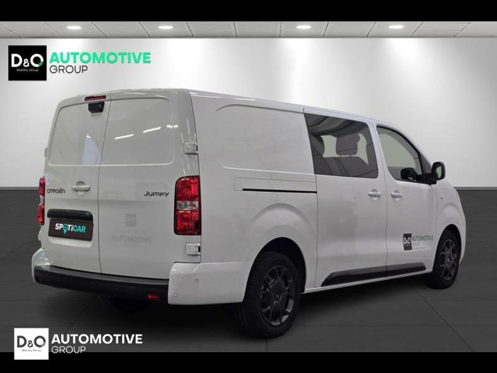 56482116-2.jpg