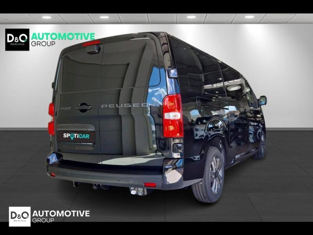 56610308-2.jpg