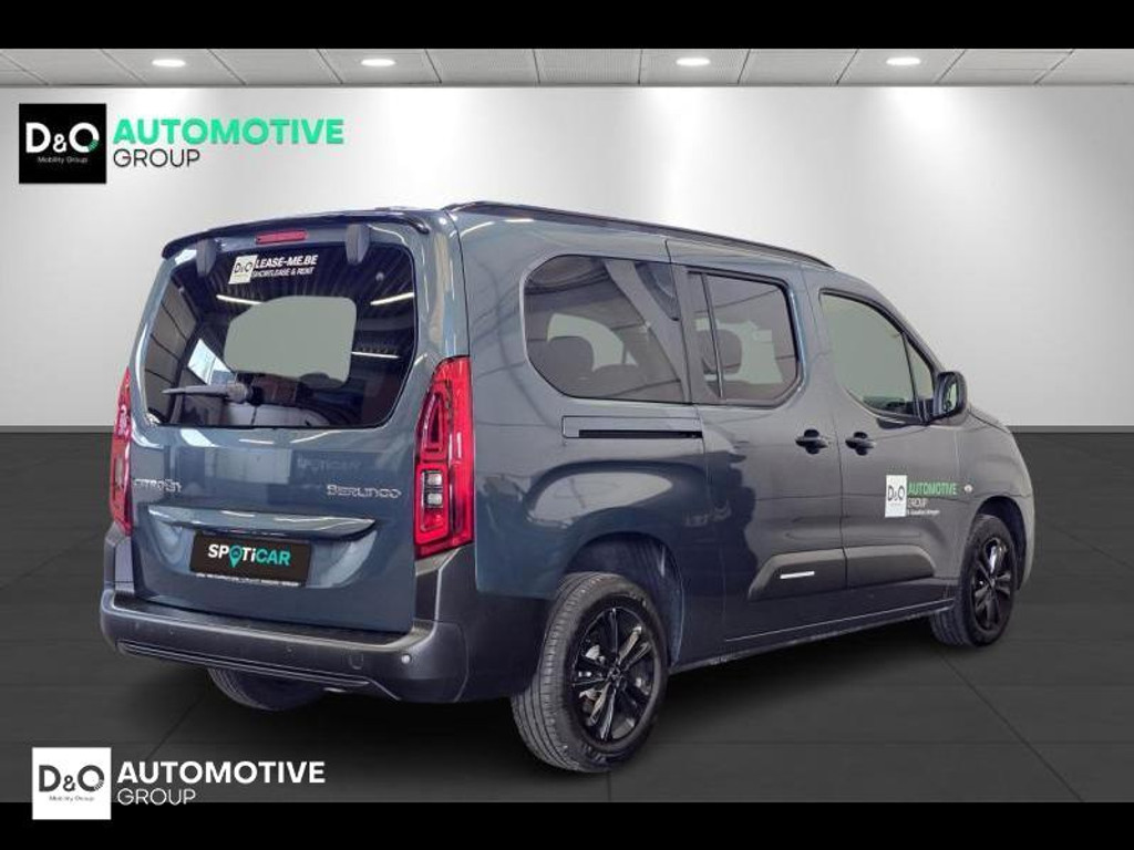 56648954-2.jpg