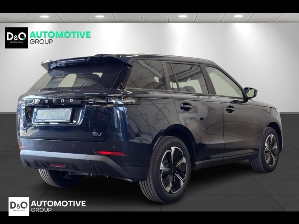 56703416-2.jpg