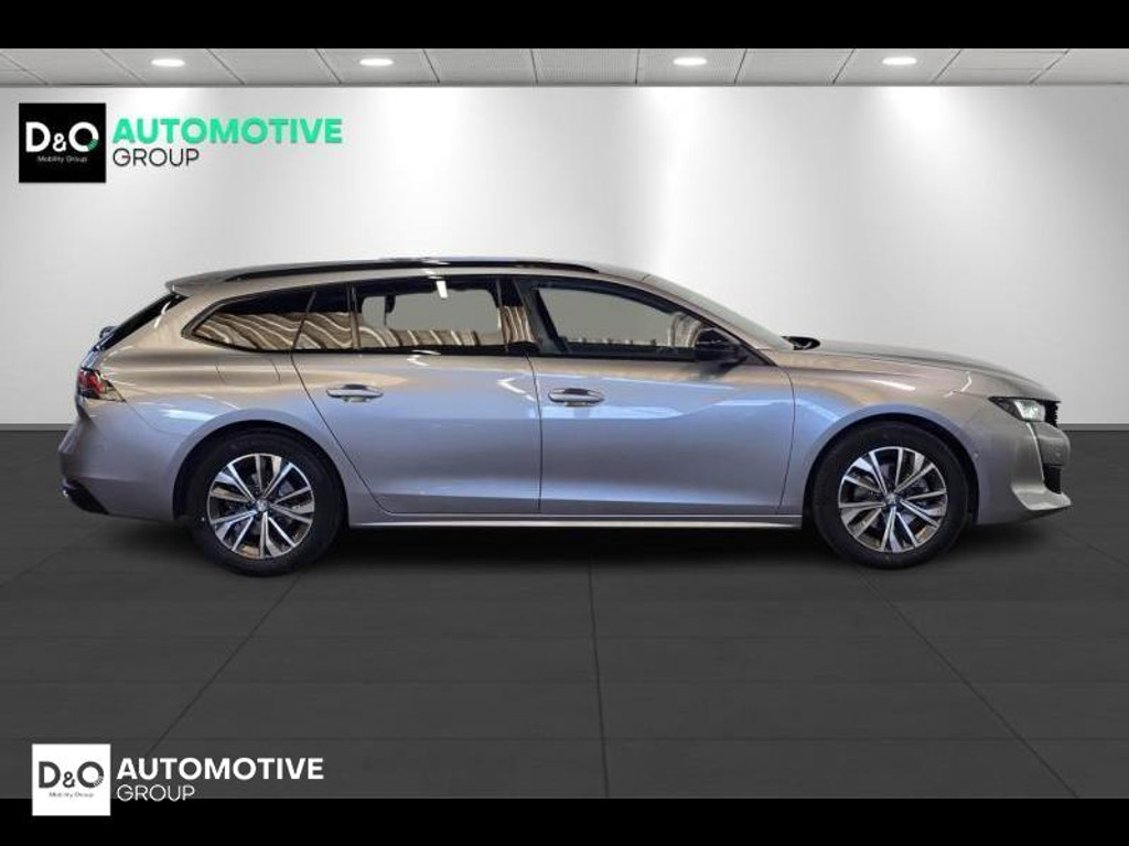 56939009-3.jpg