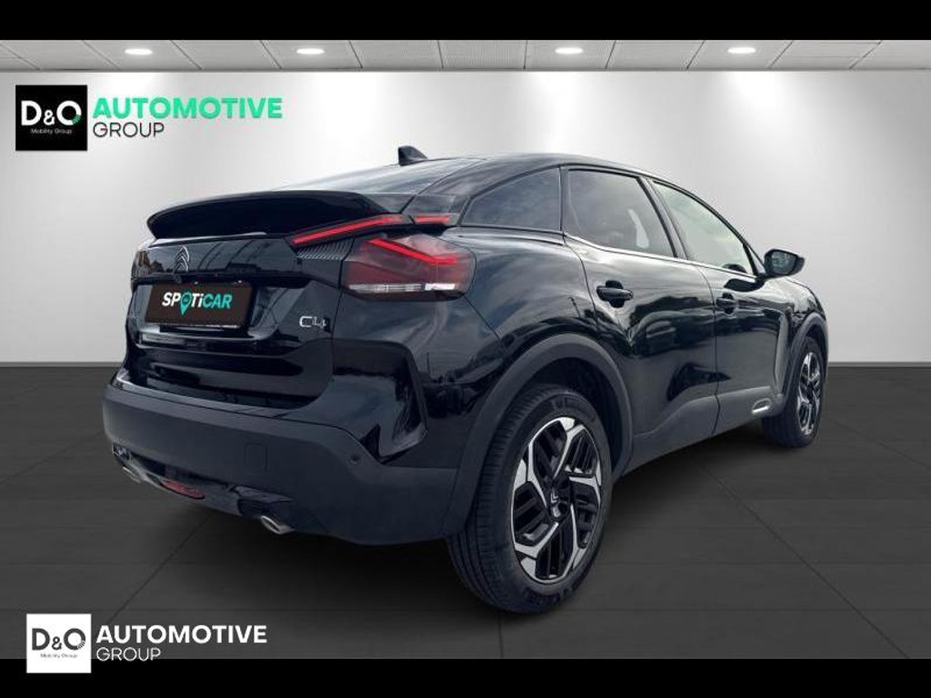 56972938-2.jpg