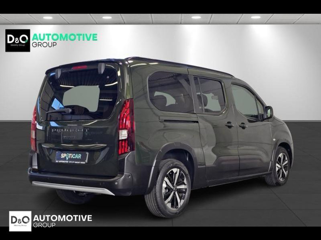 57277512-2.jpg