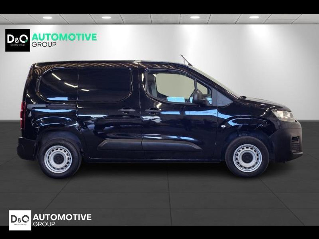57435609-3.jpg