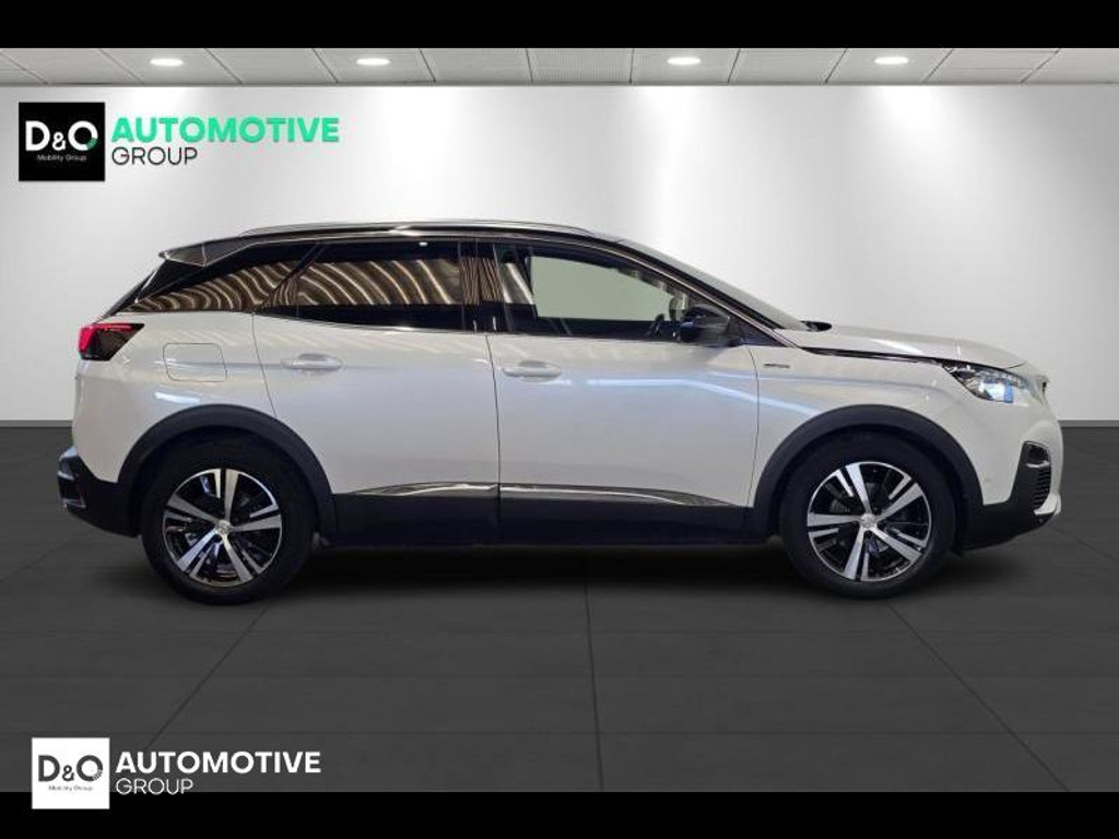 57436795-3.jpg